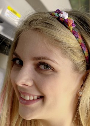 Зияющая дыра блондинки Фото #9