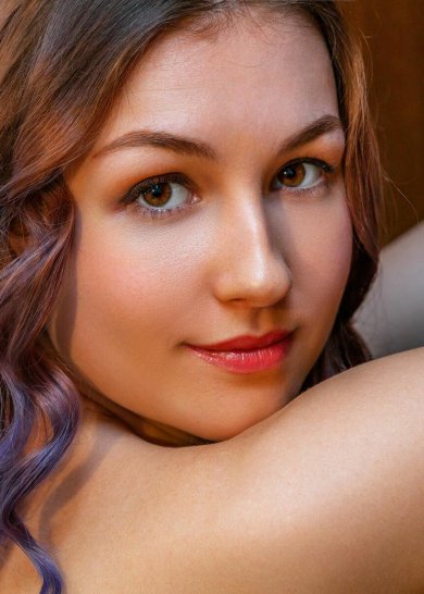 Светловолосая красотка в чулках и аппетитной муфточкой Фото 1