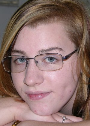 Пухлая любительская Роза надевает джинсы Фото #14