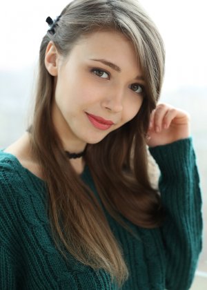 Красивая девушка перед тем как раздвинуть пизду Фото #1