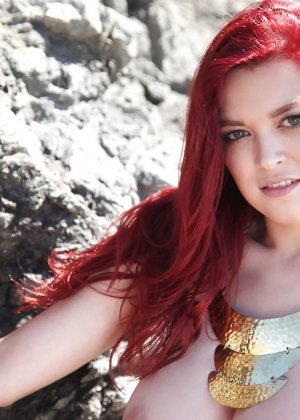 Малышка с большими сиськами Фото #11