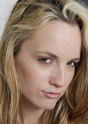 Секси подросток мастурбирует Фото #1